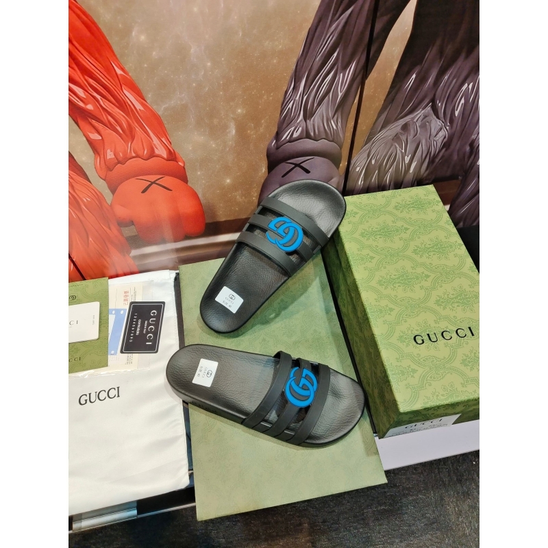 G*u*i slippers